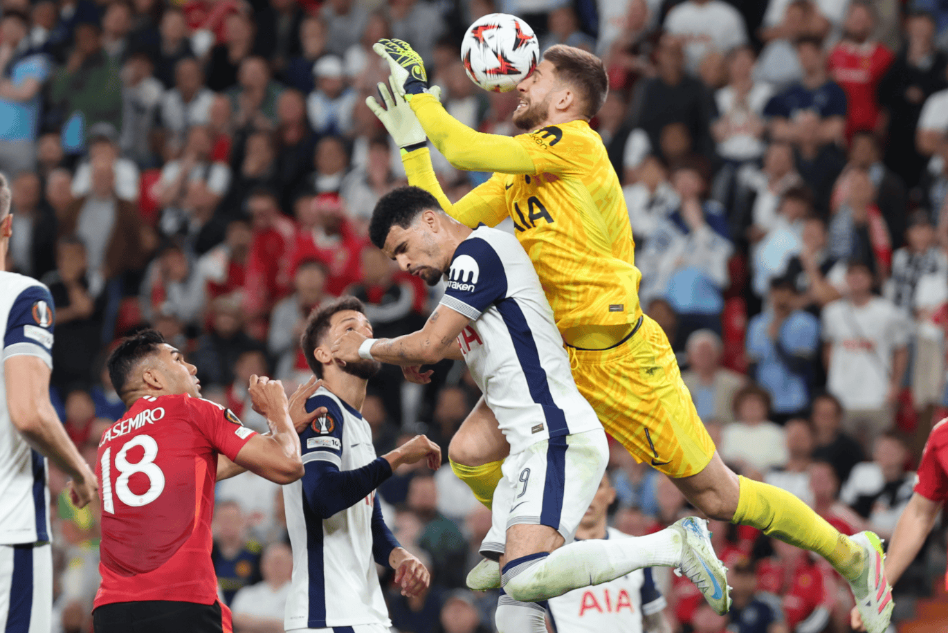 太狠了！冲刺阶段曼联调整名单以备欧冠凯恩在勇士比赛中赛况扑朔迷离，山东男篮更衣室发声的简单介绍金年会体育